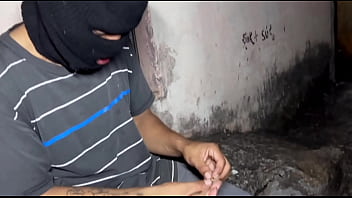 Preview 1 of Rusas Webcam - Playboy pagou a divida do traficante de outra forma
