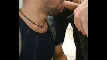 Preview 3 of Fairy Dad - Mamador de boca nas picas desses machos no banheiro do metr&ocirc_