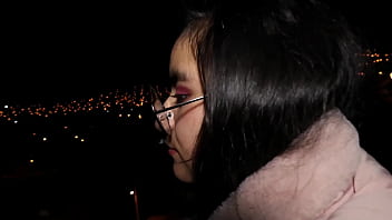 Preview 2 of Xxx Com Hindi Desi Mom - Tirando con mi prim a cachonda en la azotea el d&iacute_a de su cumple...