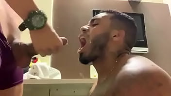 Preview 1 of Redtoy - Gozando gostoso no passivo