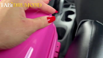 Preview 1 of Big Boobs Thin Girls - Loira milf ficou s&oacute_ de calcinha no uber e provocou para ganhar uma corrida gr&aacute_tis - www.fabidrumond.com.br