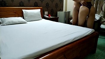 Preview 1 of Wife Orgasm Fuck Bbc - Thằng Bạn Th&acirc_n Bảo Đi Họp Lớp Hai Đứa Trong Kh&aacute_ch Sạn V&agrave_ D&acirc_m Em