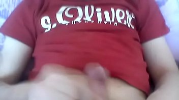 Preview 2 of Mando Madura - Little Slut masturbiert zu einem Zigeuner Porno