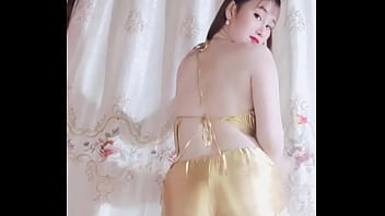 Preview 2 of Mega Butt Luciana - Viet teen dancing bigo