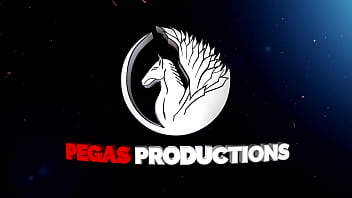 Preview 1 of Dyanna Lauren Swimming - Pegas Productions - Alice W. se fait Fourrer Solide par Jon