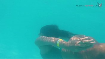 Preview 3 of T Rk E Altyaz L Kayla Kayden - BRAZILIAN HOTWIFE - EXIBICIONISMO NO BEACH PARK - FORTALEZA - BRASIL