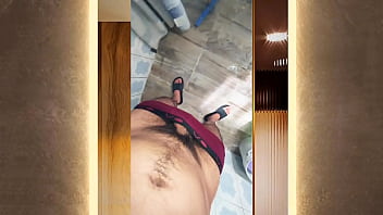 Preview 2 of Arab Anal Kuwait - Sabroso activo vergon masturbando sus 19cm de vergota en la ducha!