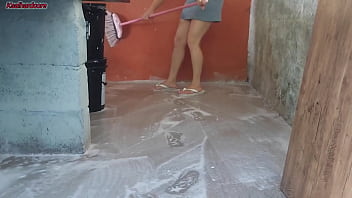 Preview 2 of Hardcord Bdsm - minha esposa saiu e a empregada baixinha gostosa pegou meu pau e colocou dentro dela na &aacute_rea de casa