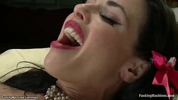 Preview 4 of Pino Y Gay - Big tits housewife machine fucked