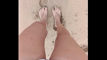 Preview 2 of Reid Pussy Porn - Pee spotting public beach