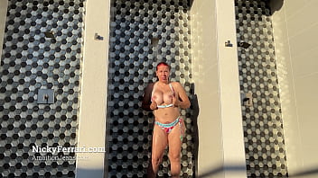 Preview 3 of Www Nudeboobsphotos Com - Nicky Ferrari Me gusta refrescarme en la alberca.