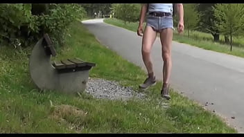 Preview 1 of Granny Lady Girl - &ouml_ffentlich im Park gewichst