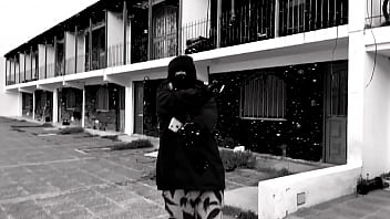 Preview 4 of Vaiyrjin - TOO YUGAN - ROCA N ROLA (Video Oficial)