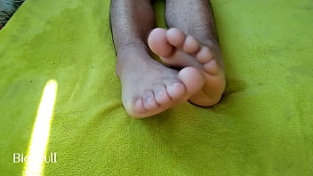 Preview 2 of Xxx Gringa - cute feet on my bed