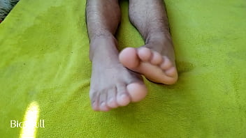 Preview 3 of Xxx Gringa - cute feet on my bed