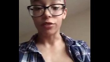 Preview 4 of Sister Wristlang - Peitinhos no periscope