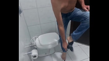 Preview 4 of Littil Asin Girls Sex - Banho sozinha &eacute_ bom,   acompanhada &eacute_ muito melhor..assista completo no red