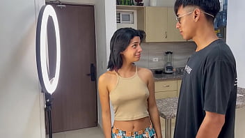 Preview 1 of Mother Son Hot Anal - ayudo a mi peque&ntilde_a hermanastra en sus redes sociales para poder follarmela y termino corriendome en su co&ntilde_o.