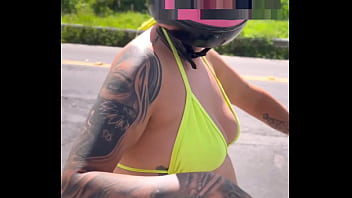 Preview 1 of Mmf Threesome Younger - Homem toca e acocha Uber moto mulher no fim ela faz algo in&eacute_dito!