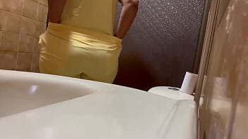 Preview 4 of Mongolian Big Tits - Camara de ba&ntilde_o chica enfermera VOLUPTUOSA