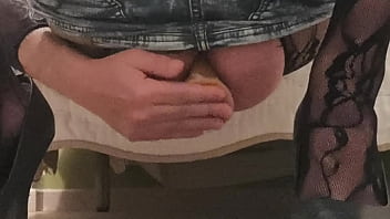 Preview 3 of Huge Paki Bhabhi - Cuanto disfruto llevando un dildo dentro de mi co&ntilde_ito