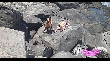 Preview 3 of School Sexe V - Amadores transando em uma praia p&uacute_blica.Sexo gay ao ar livre no Rio de Janeiro Brasil.