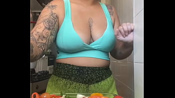 Preview 3 of Mila Jaf - Usando um shorts Bem apertado rachando a Buceta