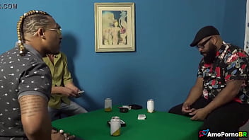 Preview 3 of Teen Boy Cumming Inside - Ele me comeu,  enquanto meu marido jogava carta,  na sala