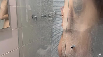 Preview 1 of Chatrandom Chatroulette Omegle - A hot bath with the cleaning lady of my house
