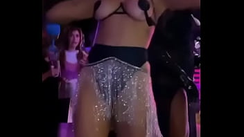 Preview 1 of Ladki Li Chudai Roti Ui - Anitta Balan&ccedil_ando os peitos gostosos