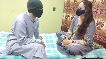 Preview 1 of Mastrbate Lesbian - Indian Desi Bhabhi ko EMI na Bharny ki vja sy Recovery Agent ny Ghar a k Chod Diya Clear Hindi Audio Desi Sex