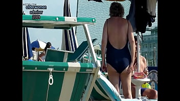 Preview 3 of Seins Petit - Granny Beach