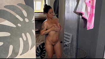 Preview 1 of Big Tit Milf Rimjob - negao tarado meu viu tomando banho na academia,  entro junto e me fodeu no pelo