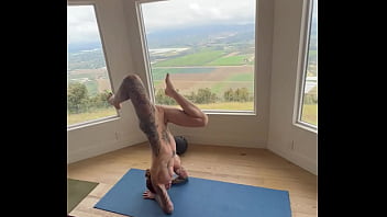 Preview 4 of Top 1 Pornstar Porn Viedo - felicity feline naked morning yoga