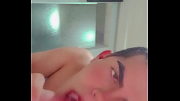 Preview 1 of Saliva Slut - Chupando meu melhor amigo