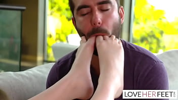 Preview 2 of Quem Come Quem - Padrasto quer foder a Winter Spice (legendado)