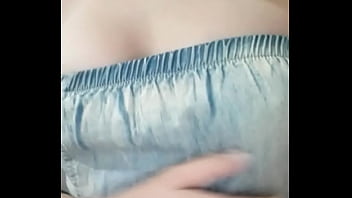 Preview 2 of Comfrog Melayu - Le pedi a mi sobrina un video de sus pechos y me envio este bien rico le gusta calentar