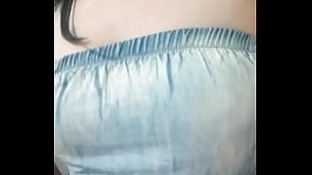Preview 1 of Comfrog Melayu - Le pedi a mi sobrina un video de sus pechos y me envio este bien rico le gusta calentar