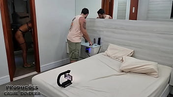 Preview 1 of Shinta Daus - Bastidores da grava&ccedil_&atilde_o com a mineirinha safada Ariana Mel na maior putaria no motel Caricia