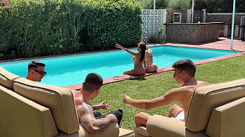 Preview 1 of Silipeeng Mom - Org&iacute_a en la mansi&oacute_n secreta de los BUD con Megan Fiore y Dolly Dyson