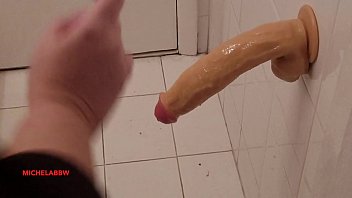 Preview 1 of Brezeyr Colag Hi Xxxx - MASTURBAZIONE IN BAGNO CON GROSSO CAZZO