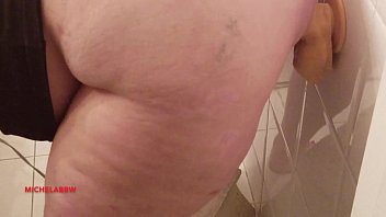Preview 4 of Brezeyr Colag Hi Xxxx - MASTURBAZIONE IN BAGNO CON GROSSO CAZZO
