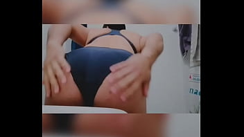 Preview 4 of Nicoli Aneson - Probando el traje de ba&ntilde_o culo gordo
