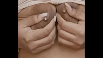 Preview 3 of Honey Boy Fuck Mom Girl - MOSTRANDO SEIOS PT 01