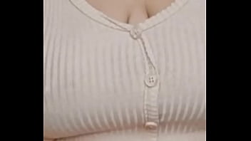 Preview 1 of Honey Boy Fuck Mom Girl - MOSTRANDO SEIOS PT 01