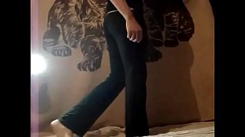 Preview 1 of Rapiest Porn - Quitandome la ropa - taking off my clothes