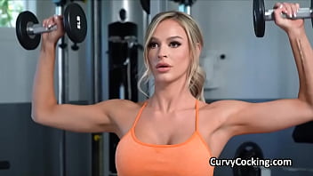 Preview 1 of Jepang Istri Selingkuh Tenycom - Blonde in yoga pants seduces lucky guy at the gym