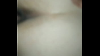 Preview 1 of Indian Wwe Mom - Se lo meto por el ano,  le meto la mano en el culo y me la cojo por atr&aacute_s mientras las visitas duermen... A ella le gusta duro.Ella es Melody