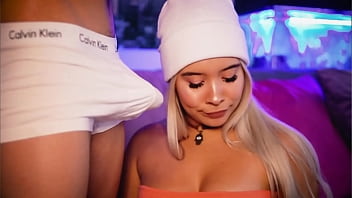 Preview 1 of Pero Que Buen Culo Tiene Mam - Sexy webcam girl seduces her boyfriend&#039_s cock while showing it live