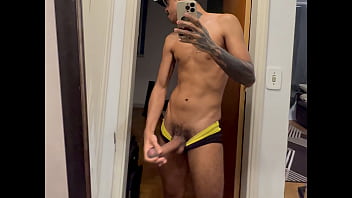 Preview 1 of Lesbian Older Tounger - PARTE 2 novinho roludo batendo punheta